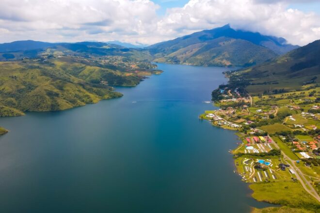 Foto panorámica del lago calima