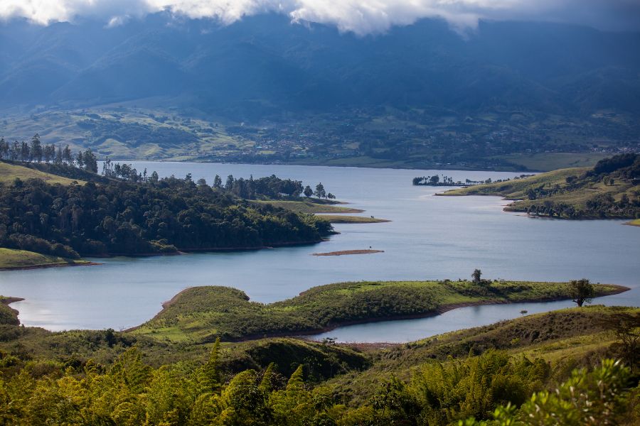 Fotografía del lago Calima.