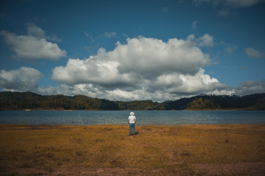 Imagen de Mejor Época para Visitar Lago Calima: Clima, Vientos y Temporadas